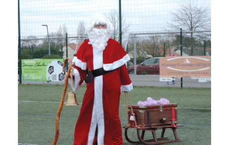 Le Père Noël de passage au stade de La Verdière!